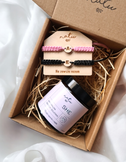 Zestaw Walentynkowy bransoletki dla par z inicjałami i naturalna świeca sojowa zapach Armani She Spraw Prezent na Dzień Kobiet